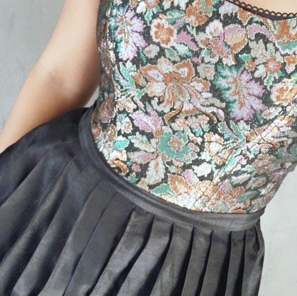 Metallic Brocade Strapless corset style top - Picture 2 of 3